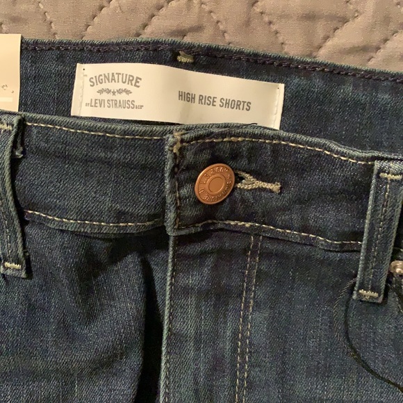 Levi High waist shorts. New with tags. - Picture 4 of 4